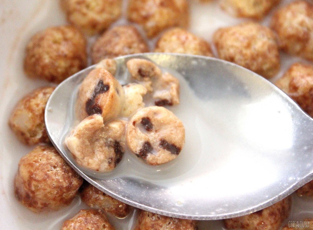Kellogg's New Keebler Cereal with Real Mini Chocolate Chip Cookies Doughy