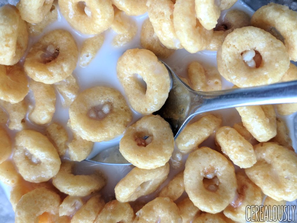 honey-ohs-cereal-review-with-milk