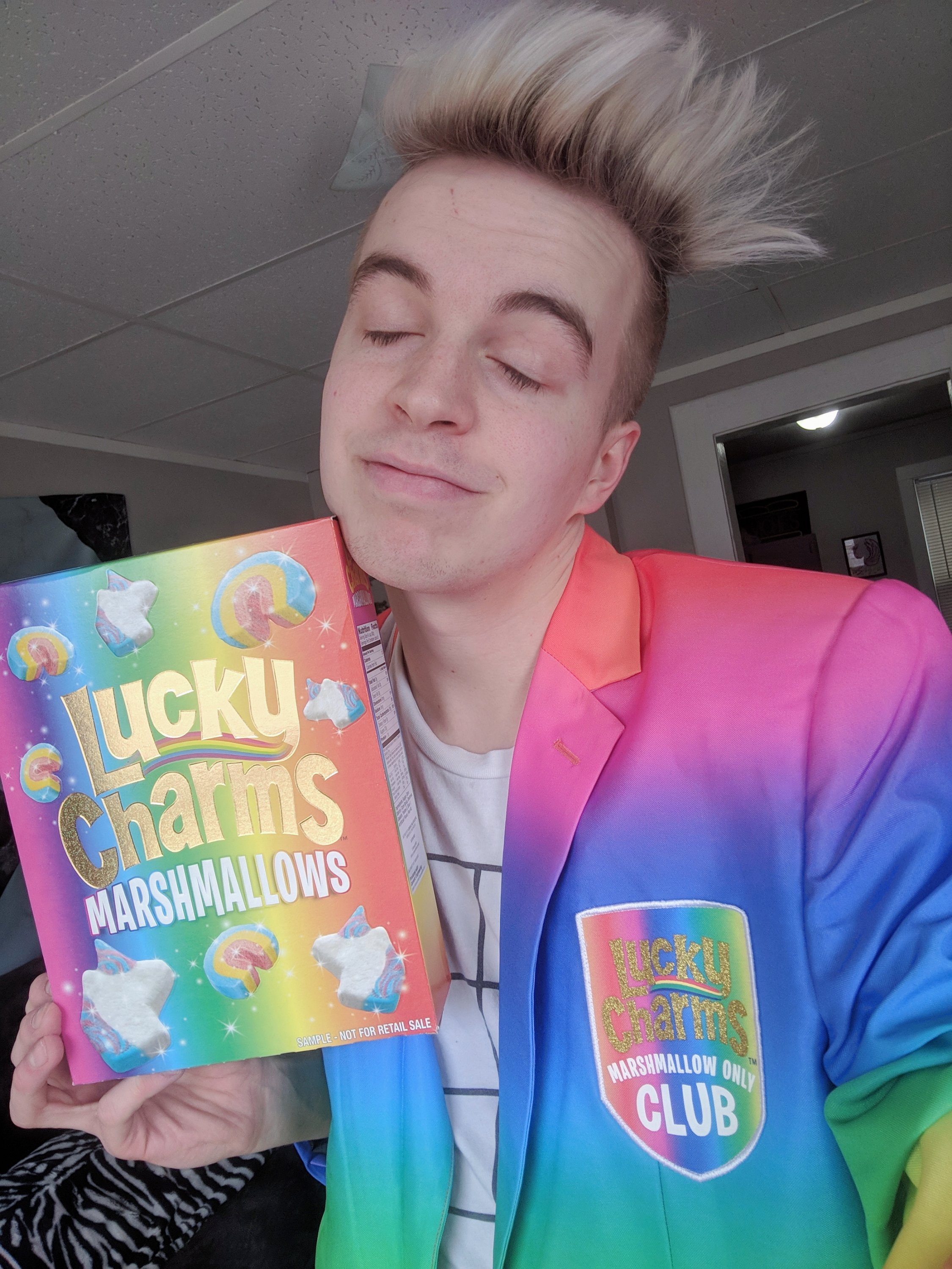 News Lucky Charms Is Giving Away 15 000 Boxes Of All Rainbow