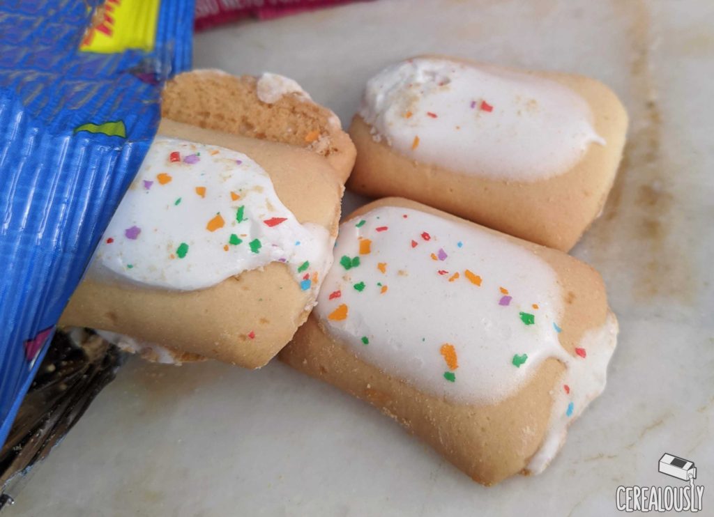 New Kellogg's Confetti Cake Pop-Tarts Bites Review